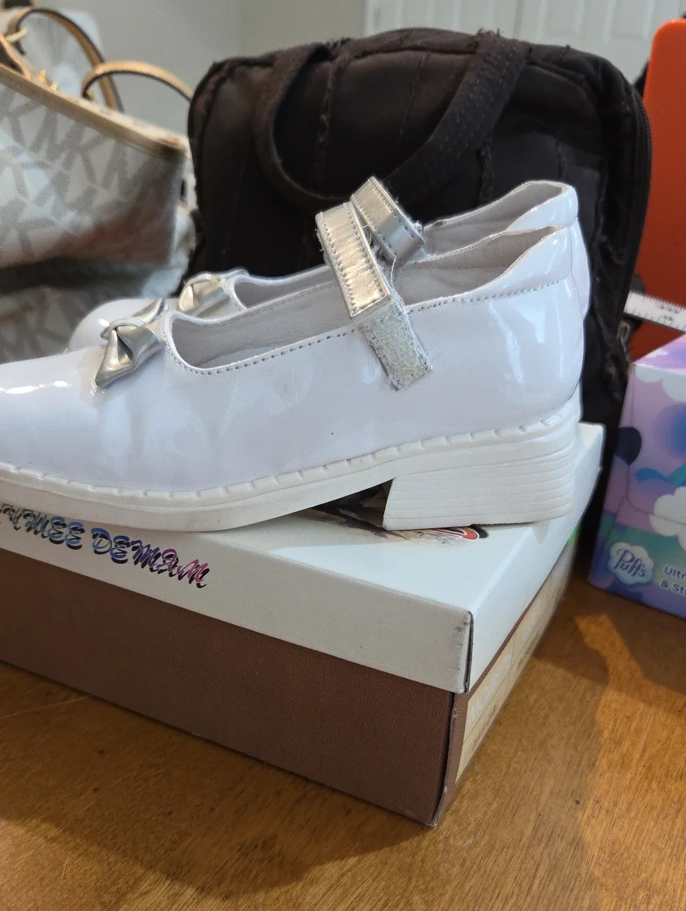 Vintage European Size 28 Girls' White Mary Jane Shoes with Bow
